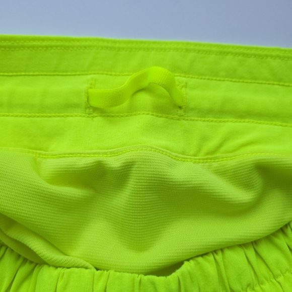 🍋Like New Lululemon Hotty Hot Short II *Long 4" - Picture 8 of 11
